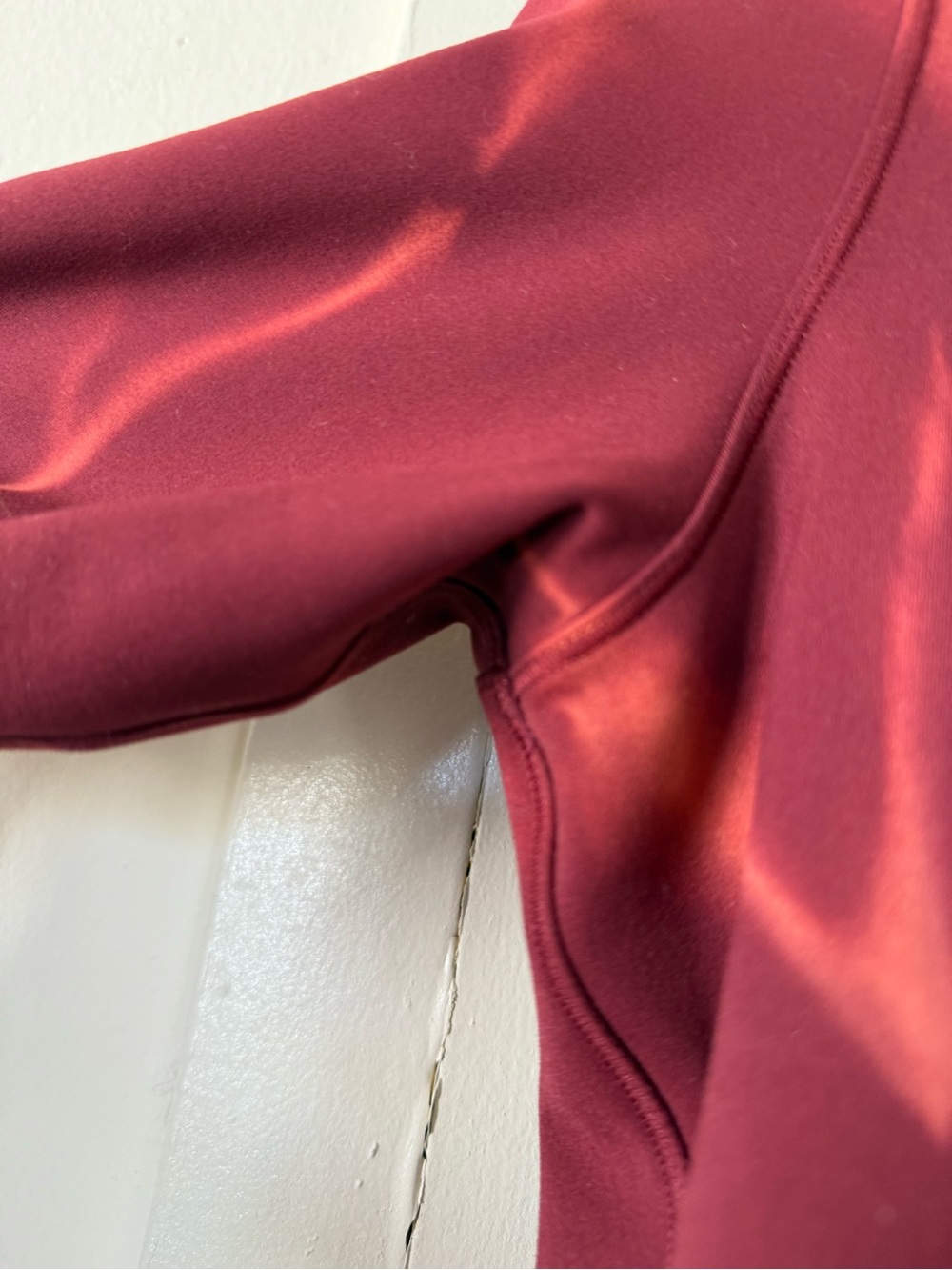 Lululemon Women's Long Sleeve Crop Top in Burgundy - Picture 2 of 3